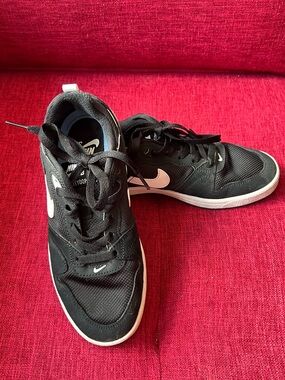 Nike SB Alleyoop Skate Shoes Black/White – Women’s 5 / Youth 5Y